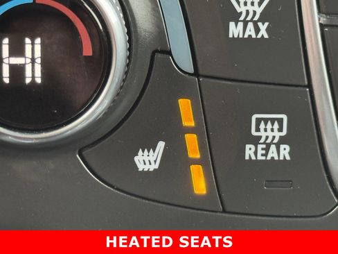 Used 2022 Chevrolet Traverse LT image 18