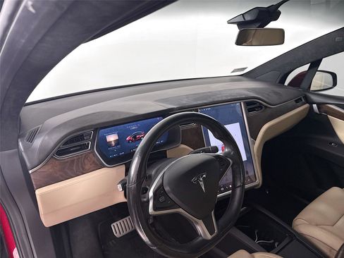 Used 2016 Tesla Model X P90D image 9