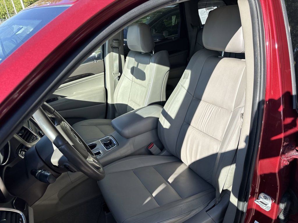 Used 2012 Jeep Grand Cherokee Laredo AWD/4WD image 24