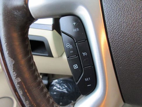 Used 2010 Cadillac Escalade Luxury AWD/4WD image 26