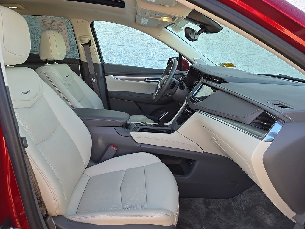Certified 2023 Cadillac XT5 Premium Luxury w/ Technology Package FWD image 14