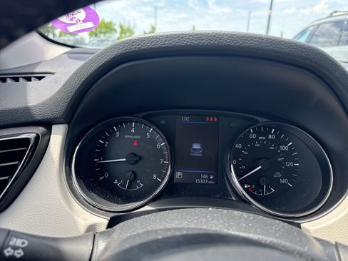 Used 2022 Nissan Rogue Sport SL w/ Premium Package FWD image 8