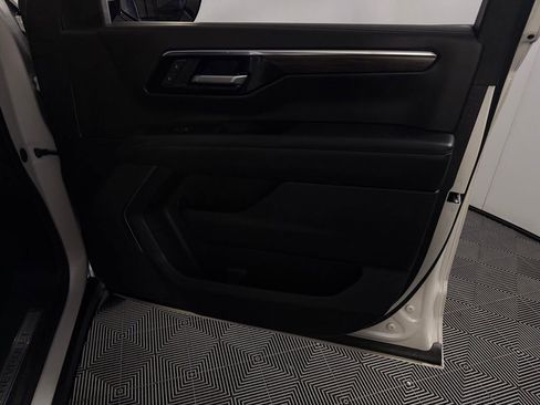 Used 2025 Chevrolet Suburban Z71 AWD/4WD image 36