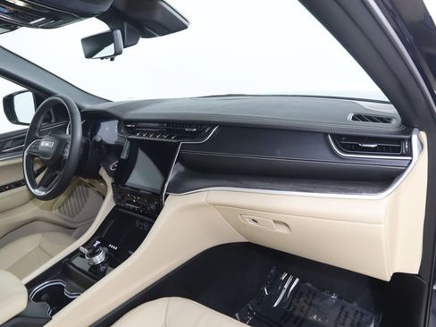 Used 2024 Jeep Grand Cherokee Limited w/ Luxury Tech Group II image 42