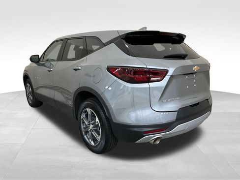 Used 2025 Chevrolet Blazer LT AWD/4WD image 3