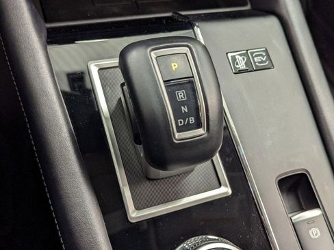 Used 2025 Mitsubishi Outlander SE image 13