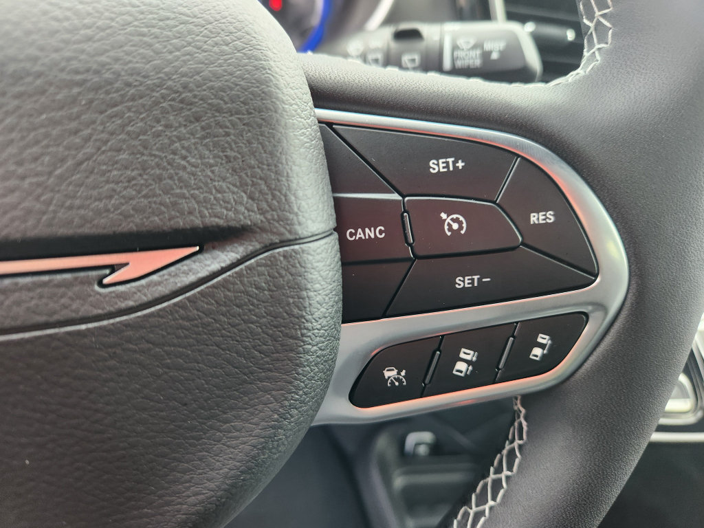New 2027 Chrysler Pacifica Select FWD image 26