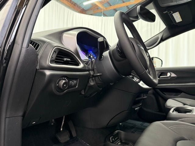 New 2026 Chrysler Pacifica Select w/ S Appearance Package FWD image 15
