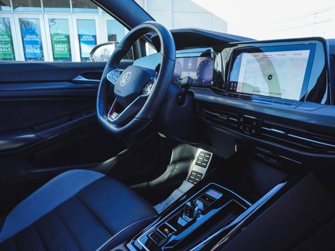 Used 2024 Volkswagen GTI Autobahn image 43