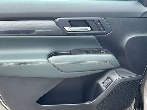 New 2026 GMC Terrain AT4 w/ LPO, Black Badging Package AWD/4WD image 15