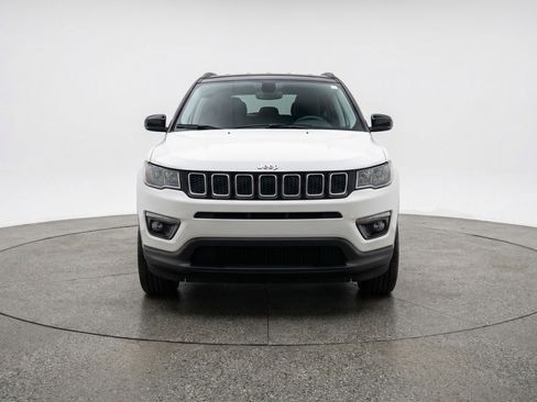 Used 2025 Jeep Compass Limited AWD/4WD image 2