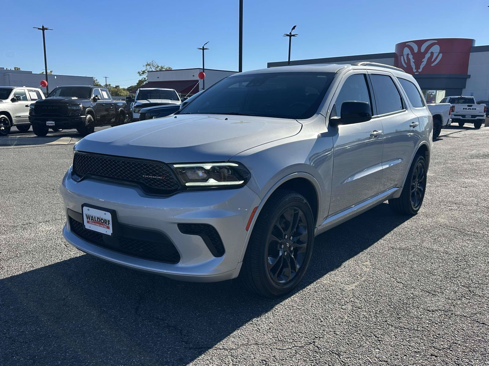 Used 2024 Dodge Durango SXT w/ SXT Blacktop Group AWD/4WD image 4