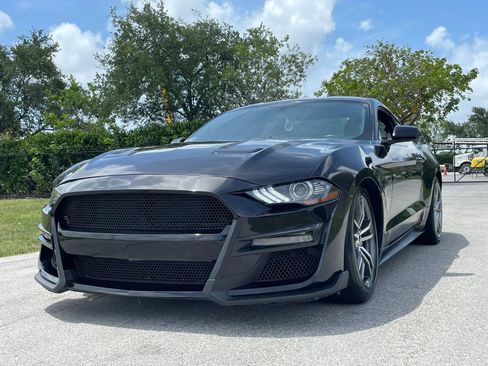 Used 2018 Ford Mustang Coupe w/ Equipment Group 101A RWD image 4