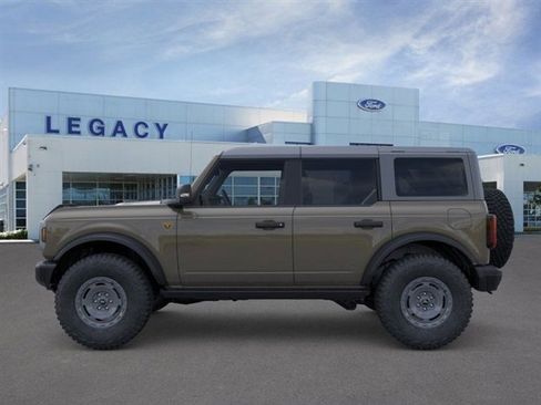 New 2025 Ford Bronco Badlands image 3