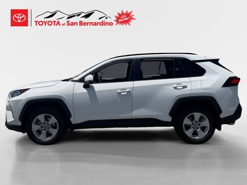 Used 2021 Toyota RAV4 XLE FWD image 2