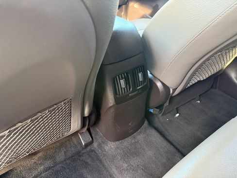 Used 2015 Hyundai Tucson SE image 16