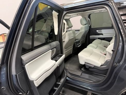Used 2025 Ford Expedition Max Platinum w/ Driver's Package AWD/4WD image 19