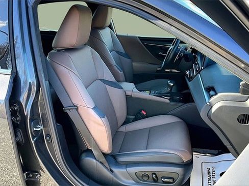 Used 2024 Lexus ES 300h w/ Premium Package image 32