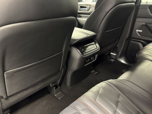 Certified 2025 Nissan Armada PRO-4X image 24