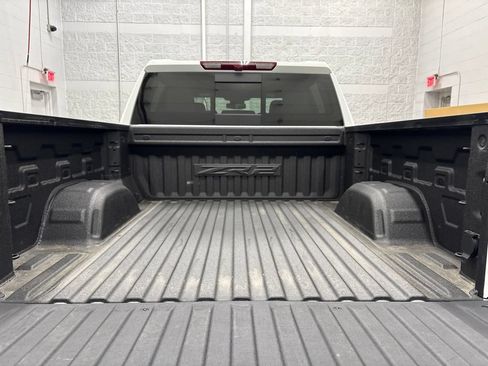 Used 2024 Chevrolet Silverado 1500 ZR2 AWD/4WD image 6
