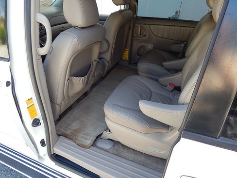 Used 2005 Toyota Sienna XLE Limited image 26