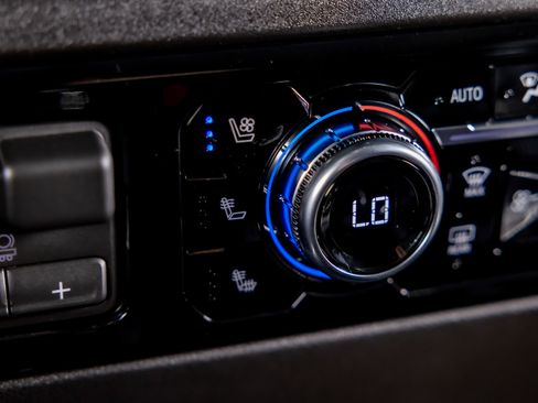 Used 2026 GMC Sierra 1500 SLT AWD/4WD image 17