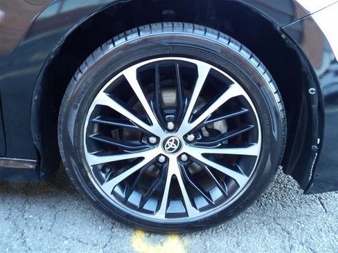 Used 2020 Toyota Camry SE w/ Sunroof Package image 20