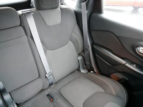 Used 2016 Jeep Cherokee Latitude w/ Cold Weather Group image 14