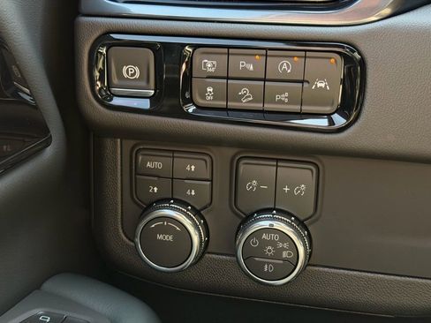 New 2026 GMC Yukon XL AT4 image 29