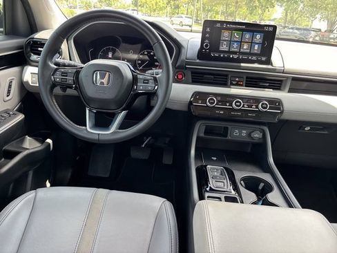 Used 2025 Honda Pilot EX-L image 17
