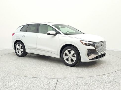 Used 2024 Audi Q4 e-tron Premium Plus image 3