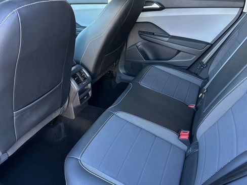 Used 2022 Volkswagen Taos SE image 12