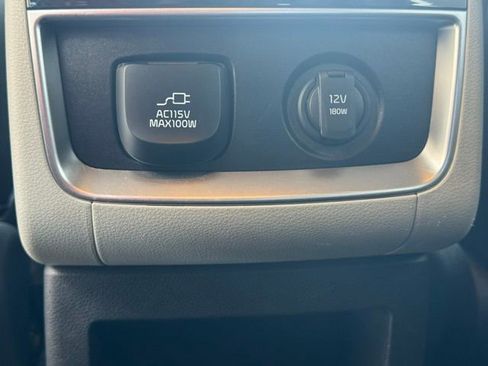 Used 2022 Kia Carnival SX image 4