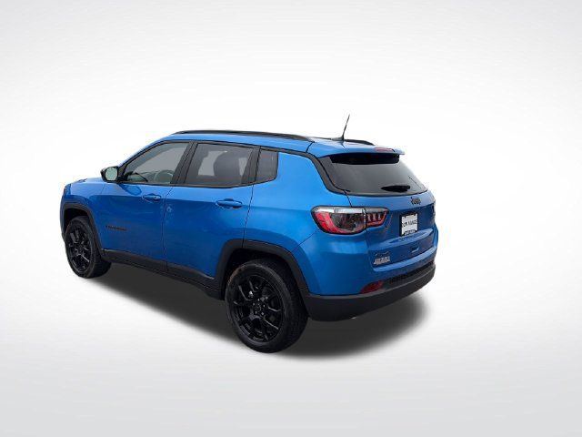 Used 2026 Jeep Compass Latitude AWD/4WD image 3