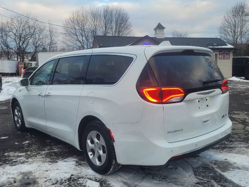Used 2018 Chrysler Pacifica Touring Plus image 6