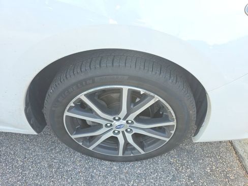 Used 2017 Subaru Impreza 2.0i Limited image 9