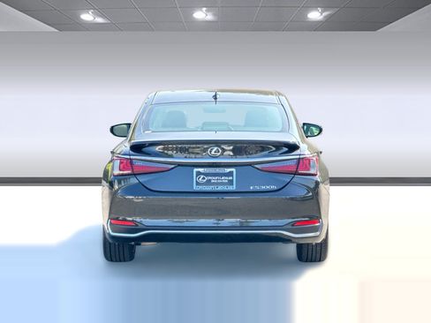Used 2025 Lexus ES 300h w/ Premium Package FWD image 10