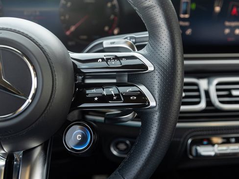 Used 2025 Mercedes-Benz GLS 63 AMG 4MATIC image 16