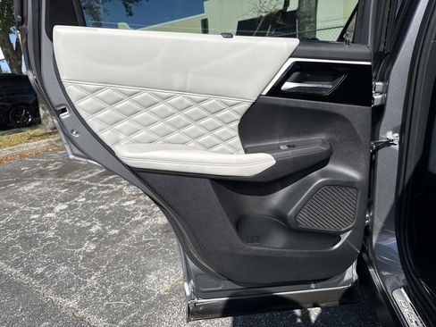 Used 2023 Mitsubishi Outlander SEL image 11