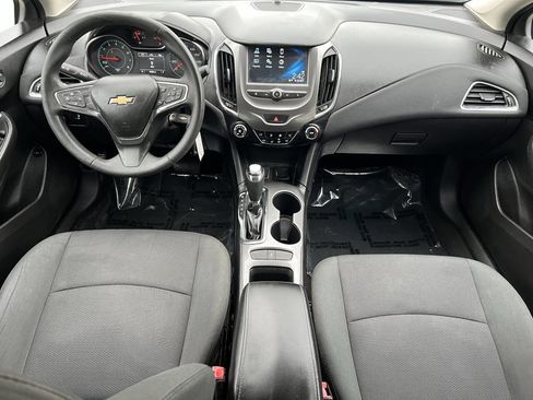 Used 2017 Chevrolet Cruze LT image 13