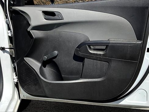 Used 2020 Chevrolet Sonic LT image 21