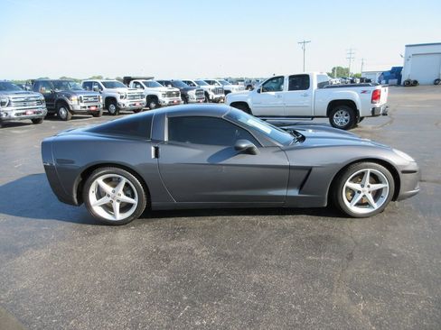 Used 2013 Chevrolet Corvette Coupe RWD image 2