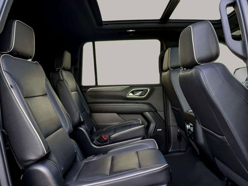 Used 2022 GMC Yukon XL SLT w/ SLT Premium Package image 35