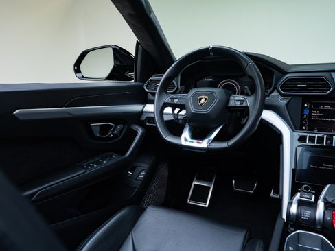 Used 2019 Lamborghini Urus AWD/4WD image 33