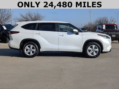 Used 2024 Toyota Highlander LE image 4