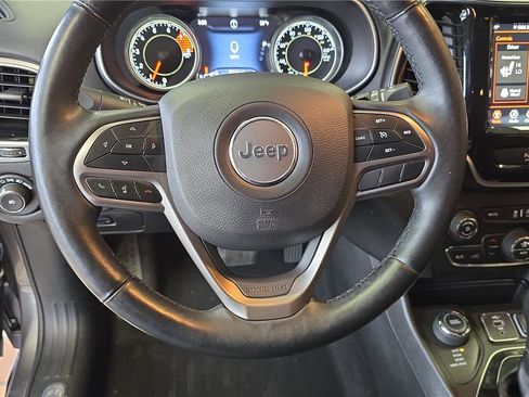 Used 2019 Jeep Cherokee Limited image 27