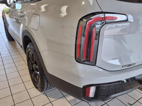 Used 2025 Kia Telluride AWD image 23
