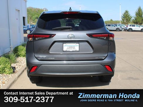 Used 2024 Toyota Highlander LE AWD/4WD image 5