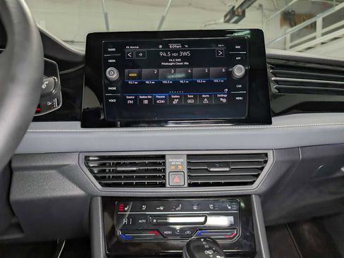 Used 2025 Volkswagen Jetta SEL image 32