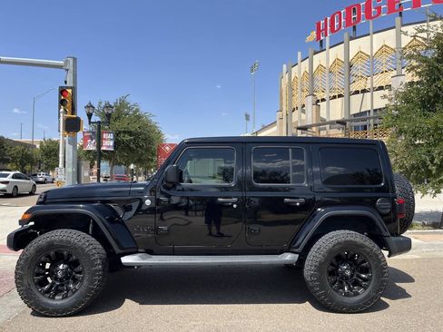 Used 2019 Jeep Wrangler Unlimited Sahara AWD/4WD image 3